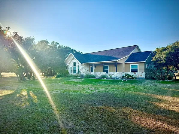 266 Stone Oak Dr, Inez, TX 77968