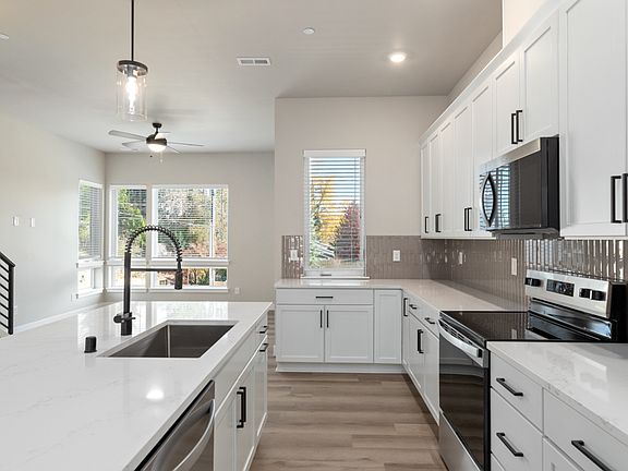 Stainless steel appliances included