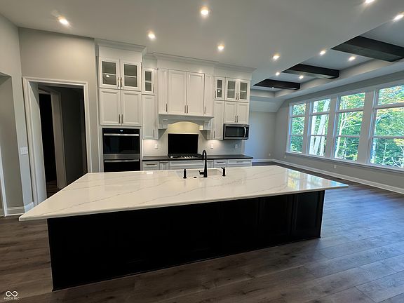 3rd image of 6806 Royal Oakland Way