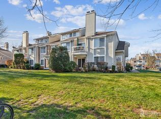 36 Farnham Sq, Parlin, NJ 08859