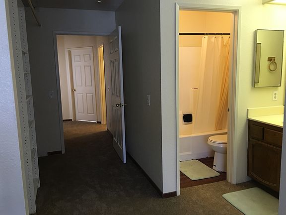 MASTER BATH TO HALL WAY