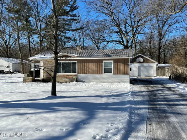 165 N Mill Iron Rd, Muskegon, MI 49442