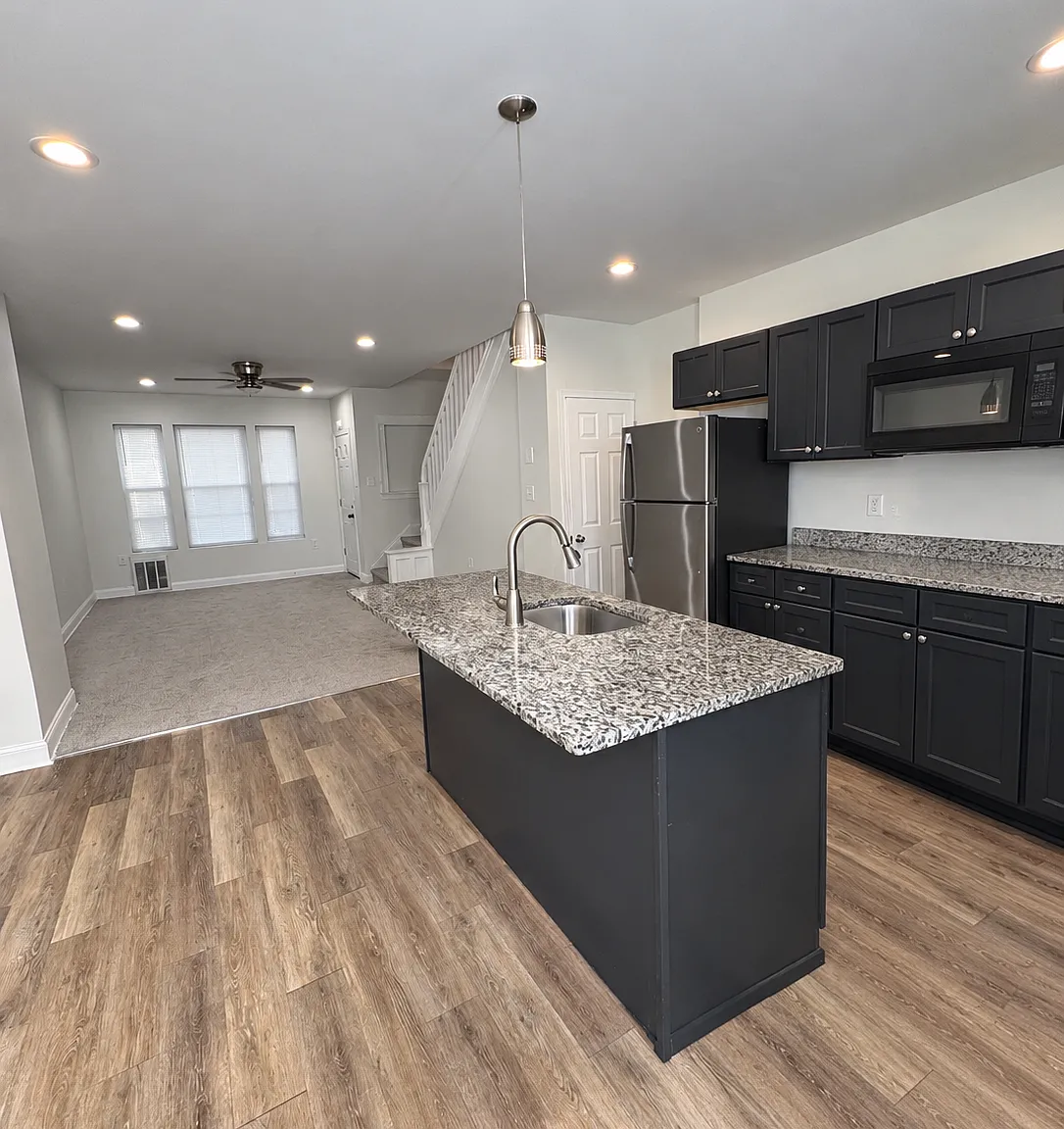 3 bed, 1120 sqft, $1,850 — Photo 4