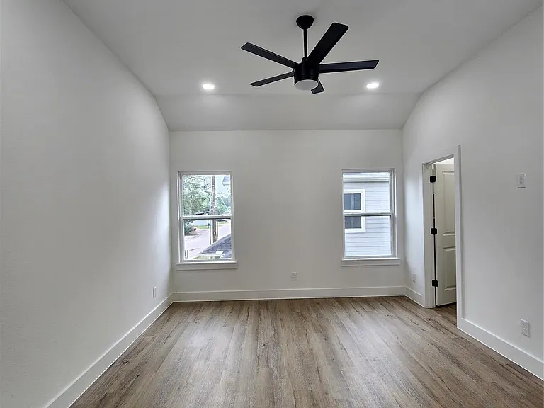 650 Everett St #A/B — Photo 17