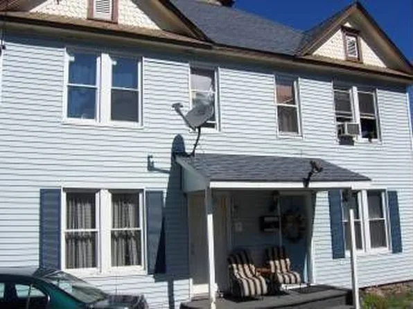 7 Lunny Ct, Carbondale, PA 18407