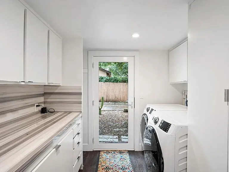 820 Foothill Ln — Photo 24