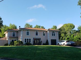 418 Hubbs Ave, Hauppauge, NY 11788