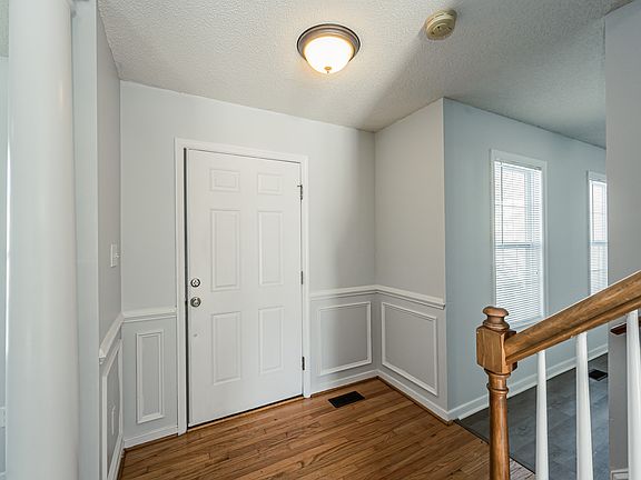 3rd image of 331 Pullbrooke Dr