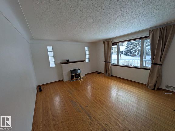 4th image of 9733 143rd St NW
