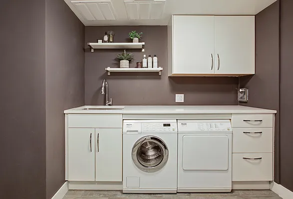 Sold by Compass | media 22