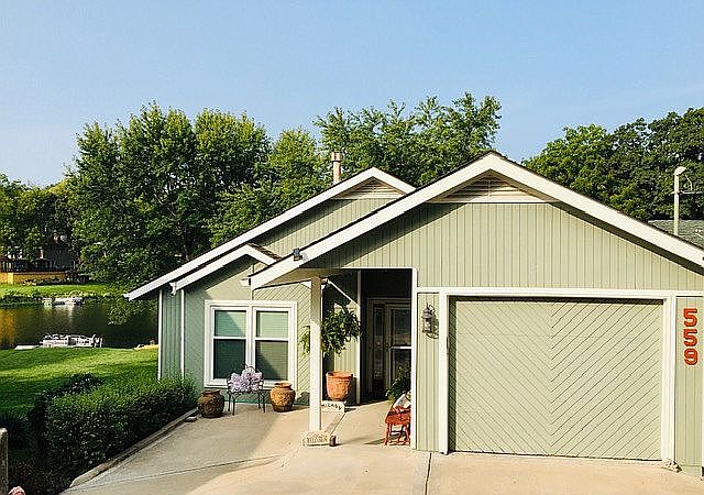 559 NW North Shore Dr