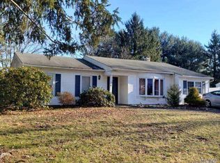 77 Nottingham Dr, Middle Island, NY 11953