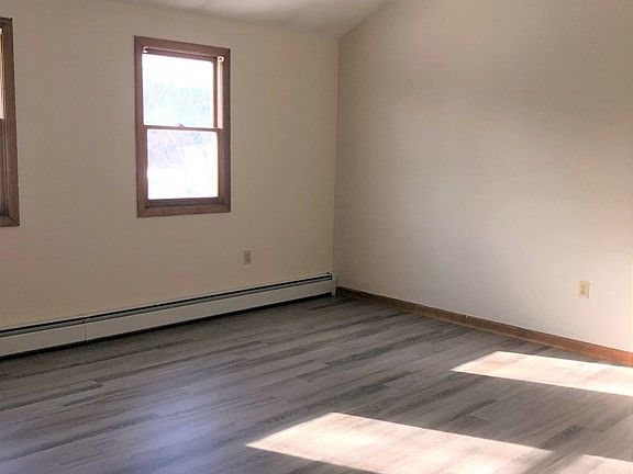 2nd image of 624D Main St #D
