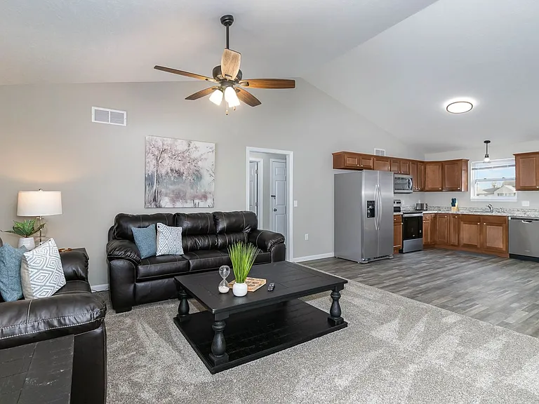 10 E Persimmon Dr — Photo 2