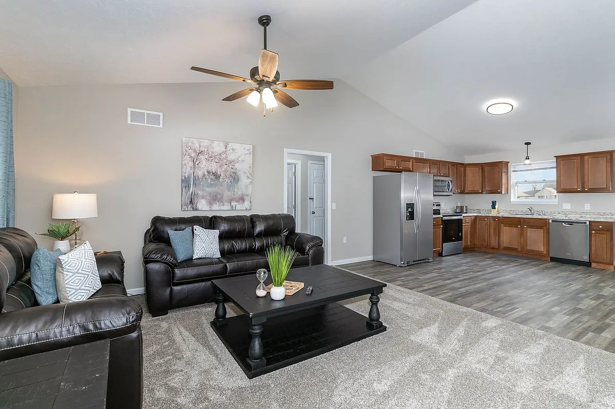 Building Photo - 10 E Persimmon Dr