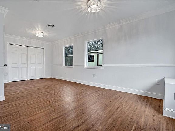 5th image of 844 Rogers St