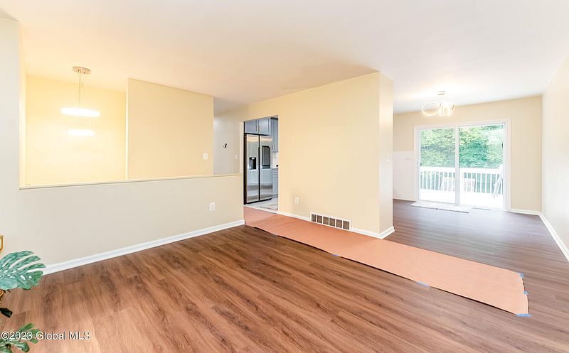 4th image of 4080 Albany Street