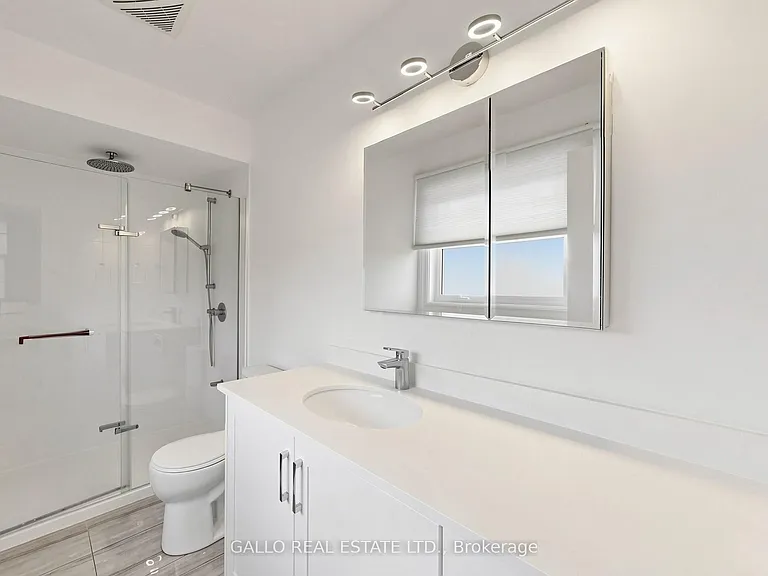 32 Elmvale Blvd — Photo 12