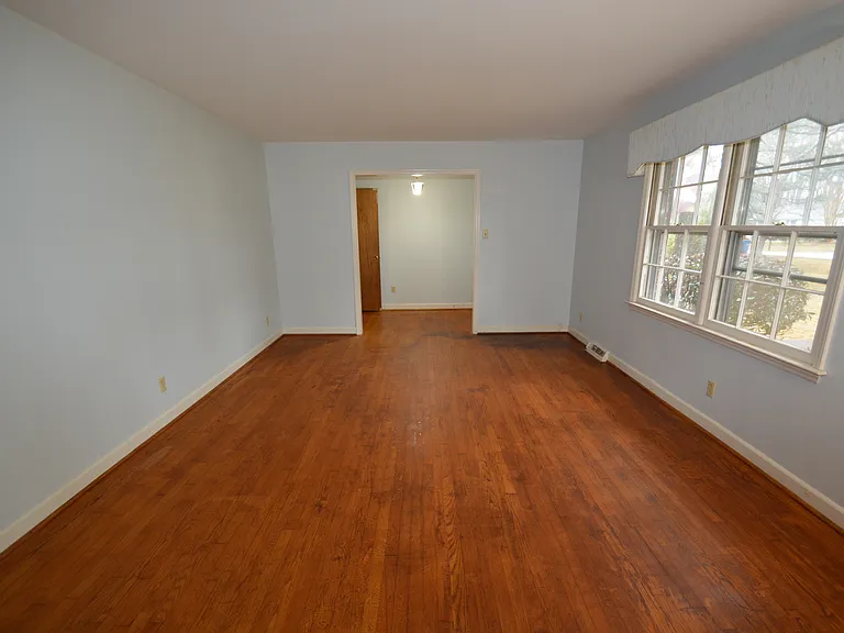 4640 Pinedale Dr — Photo 5