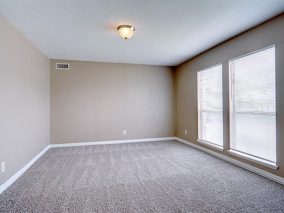 3rd image of 818 Timberline Ave