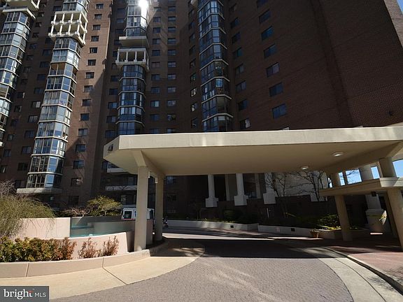 2nd image of 1600 N Oak St APT 1701