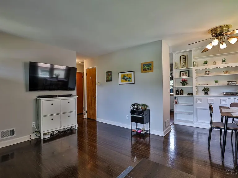 8651 Wicklow Ave — Photo 7