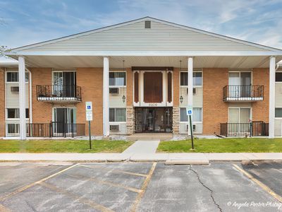 9209 Bumble Bee Dr APT 2G, Des Plaines, IL, 60016