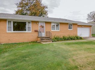 300 E 13th St, Vinton, IA 52349
