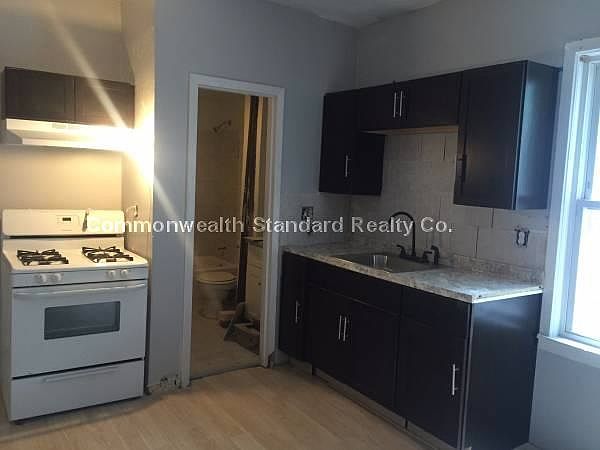 2nd image of 200 Princeton St APT 1F