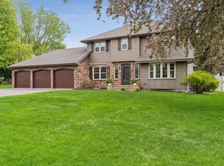 900 Nina Ct, Mendota Heights, MN 55118