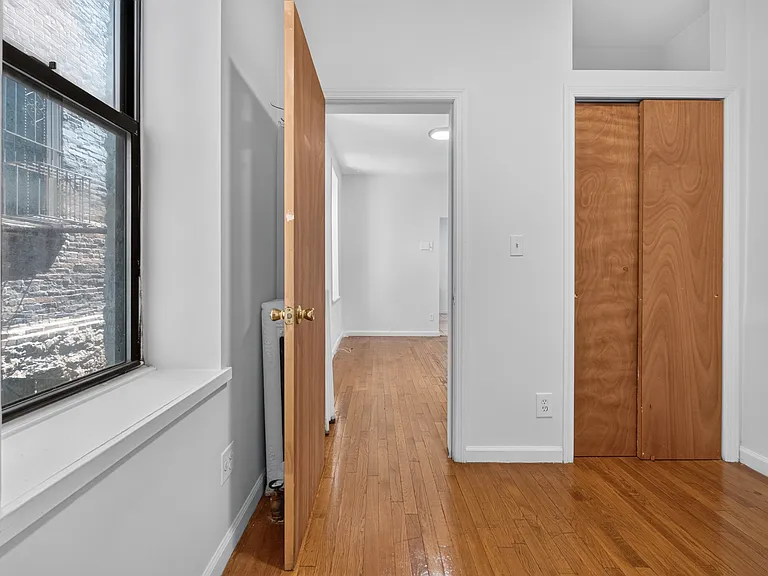631 E 11th St #3 — Photo 10