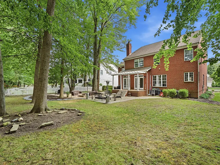 7362 Hampsted Sq N — Photo 47