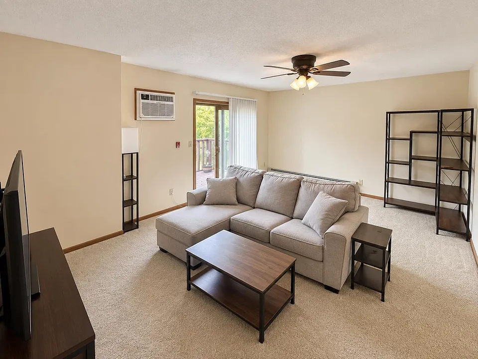 311 W Graham St #5