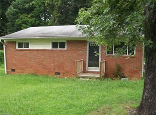 3902 Halifax Rd, Greensboro, NC 27407