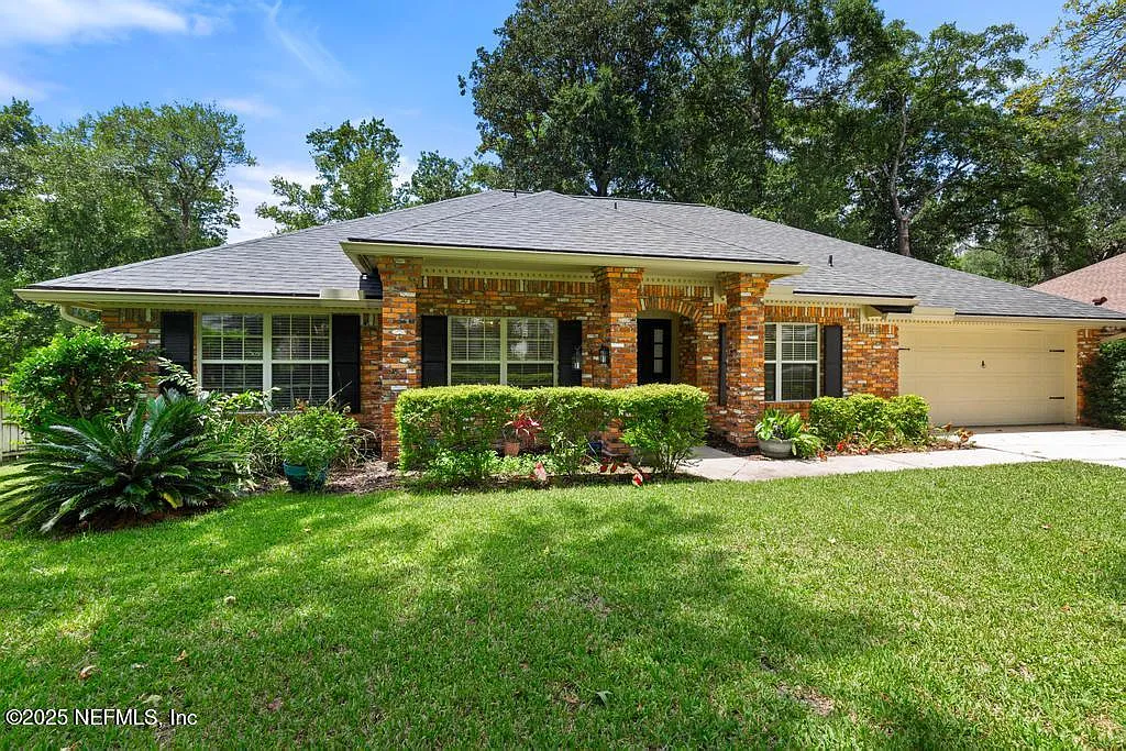 3 bed, 2.0 bath, 2054 sqft, $3,000 — Photo 1