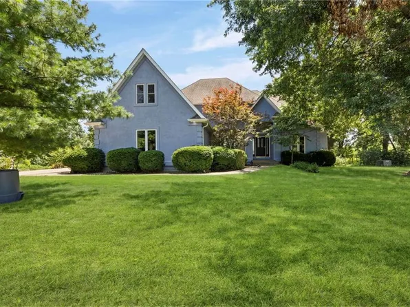 5253 W 215th St, Bucyrus, KS 66013