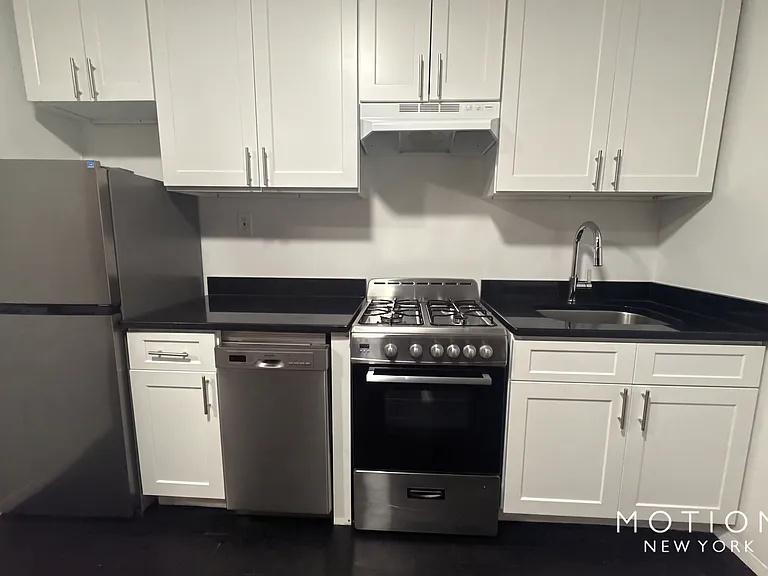 637 E 6th St #1 — Photo 5