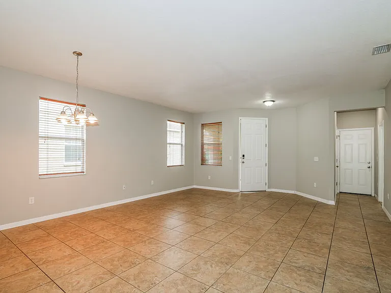 9322 Zincoe Ln — Photo 4
