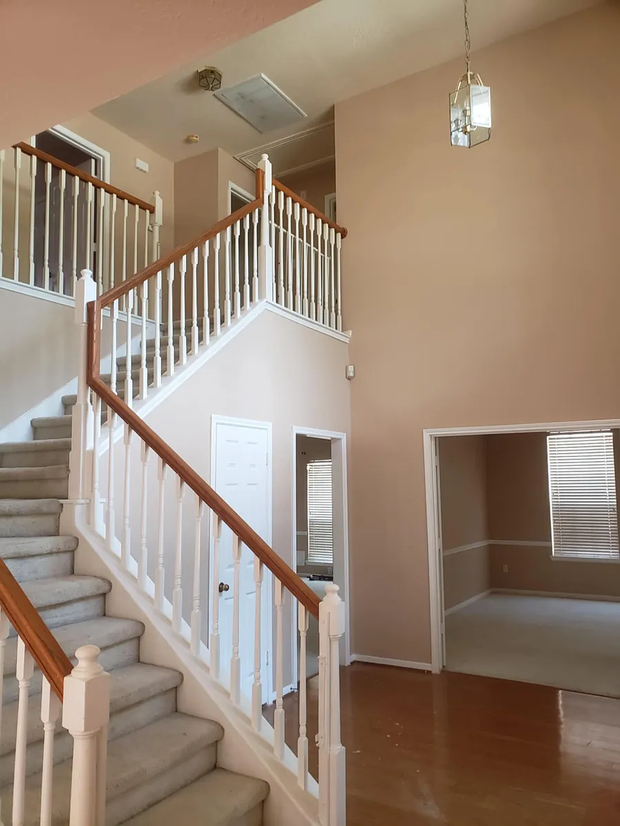 Stair case to upstairs, vaulted ceiling entrance with a majestic view - 11918 McKinney Falls Ln