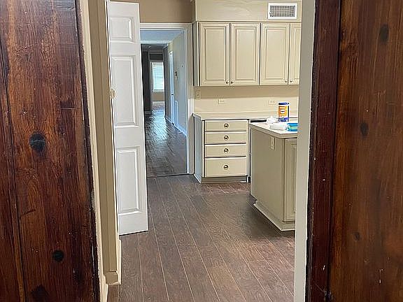 Entry to kitchen