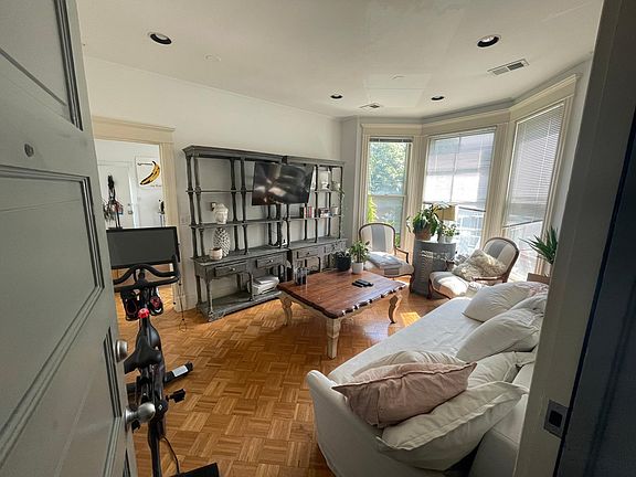 2nd image of 2701 N Magnolia Ave APT 2R