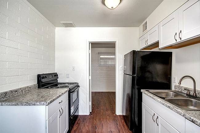 1st image of 6802 W Glendale Ave Unit 05