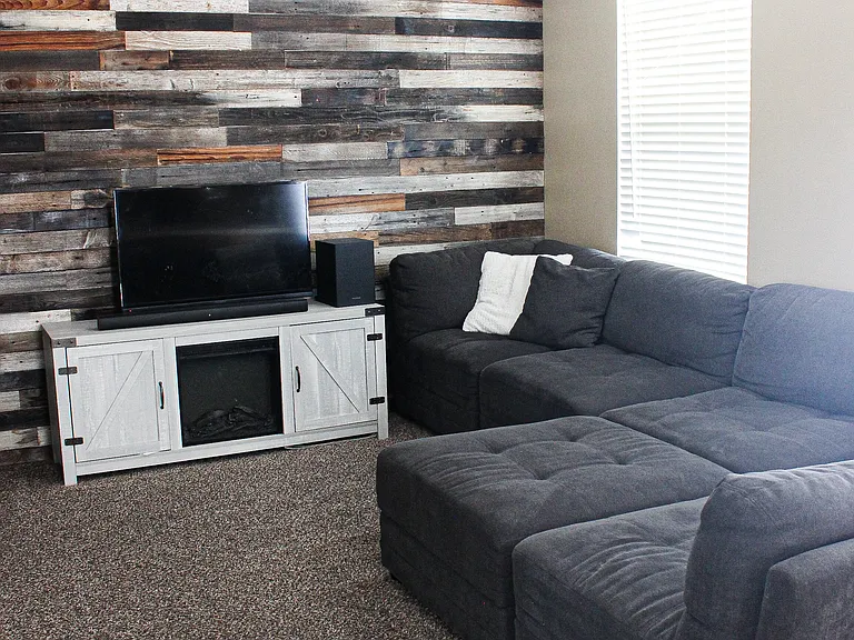 376 W Plum Pl — Photo 2