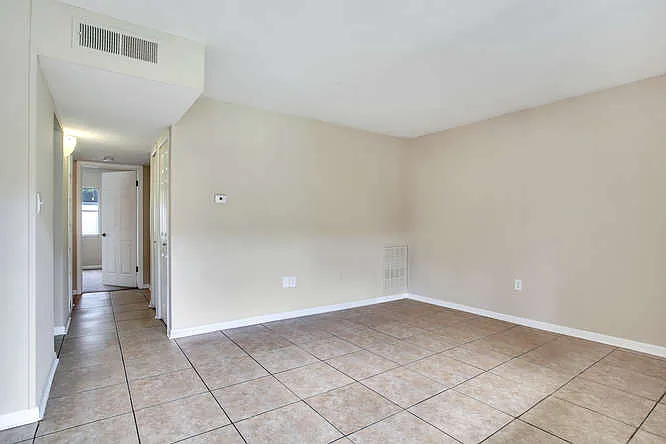 Chateau Apartments — Photo 48