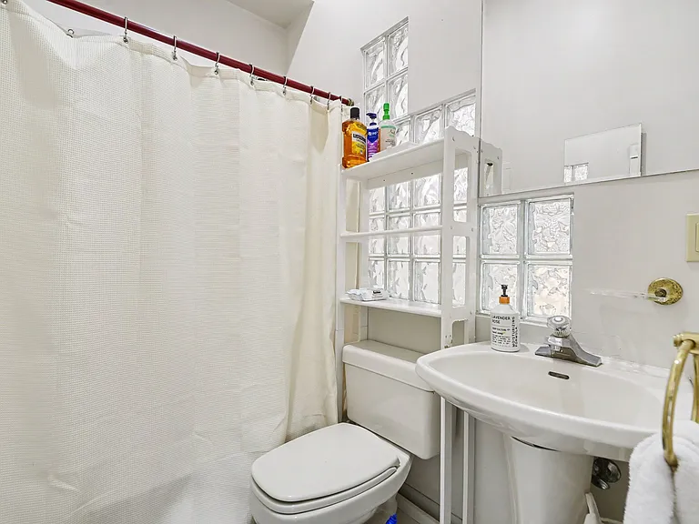 923 Paradrome St — Photo 17