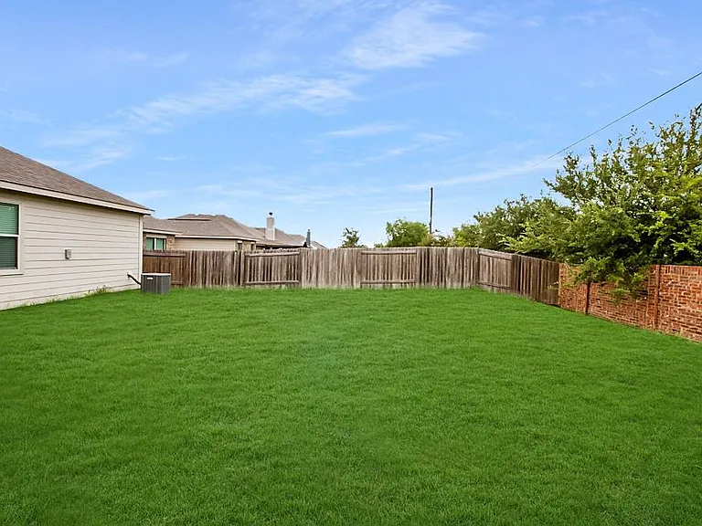 128 Tennyson St — Photo 35