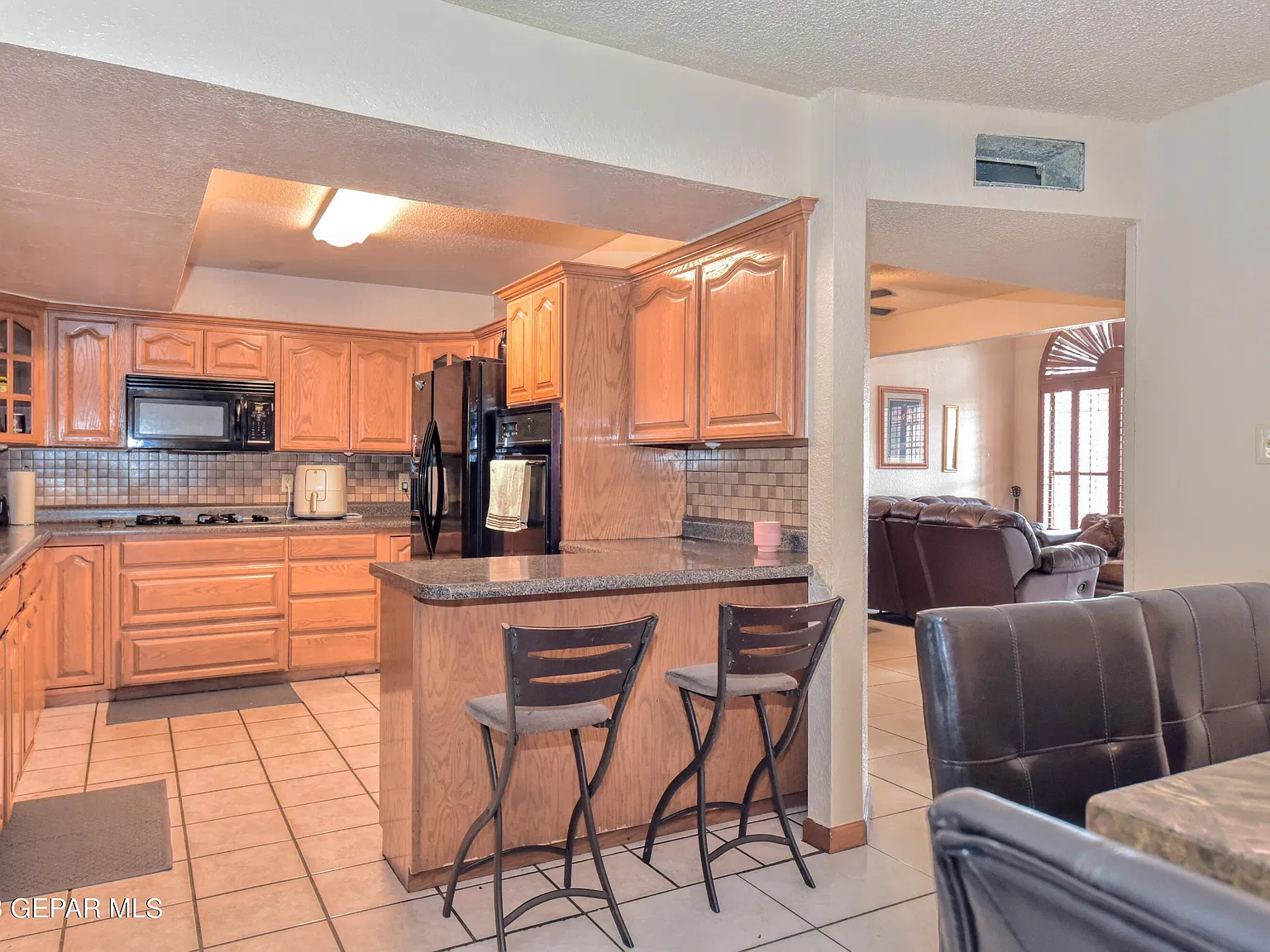 4 bed, 2.5 bath, 2446 sqft, $2,150 — Photo 4