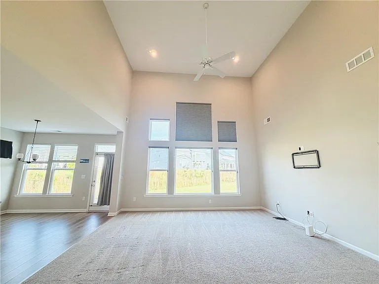 607 Michigan Cir — Photo 11