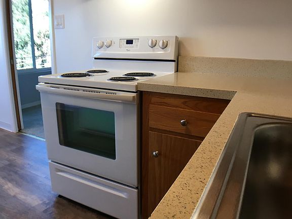 4th image of 1995 Chestnut St #204