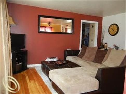4th image of 21956 Tredwell Ave